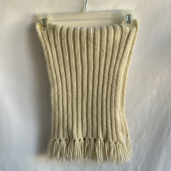 Warm cream knit scarf with fringe - Picture 3 of 3
